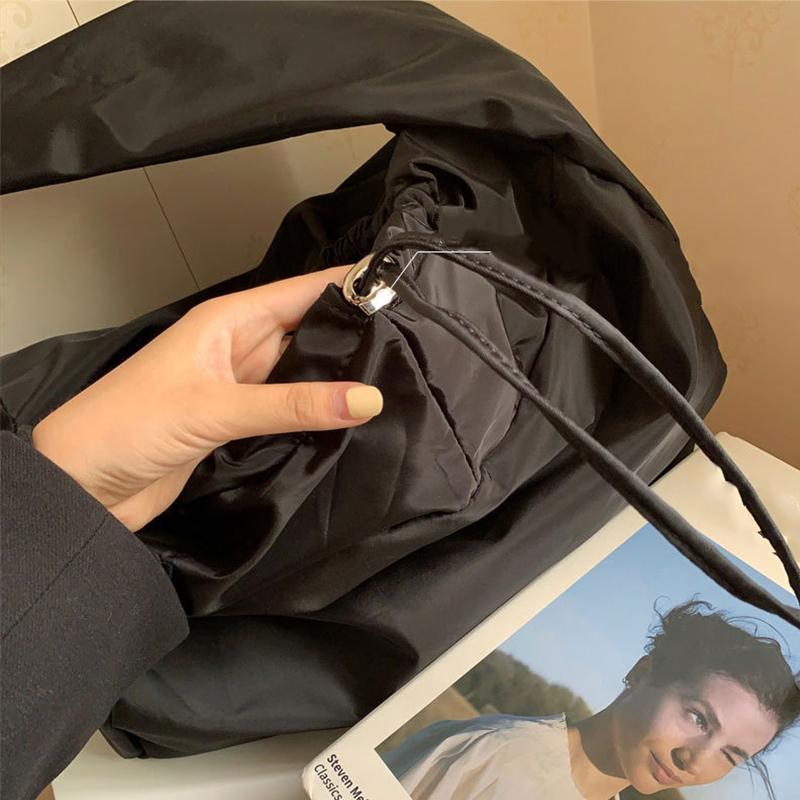 Large Capcaity Nylon Shoulder Bag Female Travel Light Tote Bag Casual Solid Color Crossbody Bag Designer Hobo Bag Purse MIT