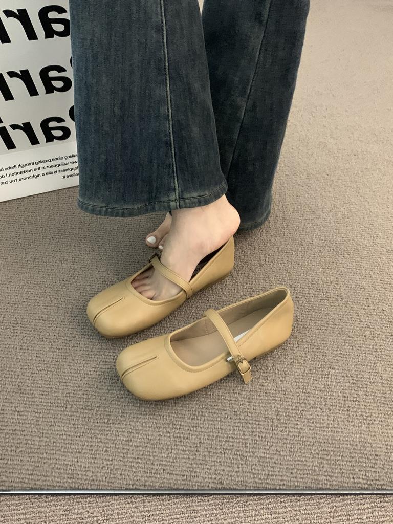 Hot Selling 2025 Women's Flat Folded Bean Mules Slip-On Shoes Korean Style Rubber Bottom Plastic Upper Outerwear Casual Slipper