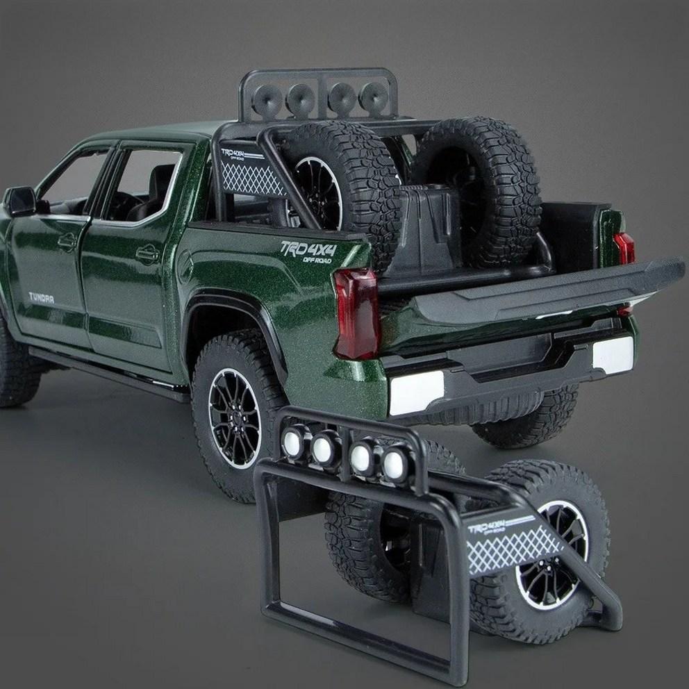 1:Металлическая модель автомобиля Toyota Tundra в масштабе 1:24 - Красная