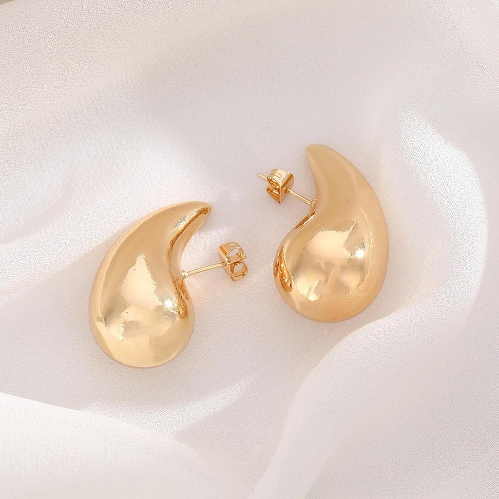 Trendy Water Drop C-Shaped Lightweight Stud Earrings with Versatile Bean Ear Cuffs