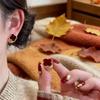 Серьги-гвоздики 'Красный Бархат Клевер Жемчуг', Двусторонние, Высококачественная вышивка бисером, Хит продаж Осень/Зима.