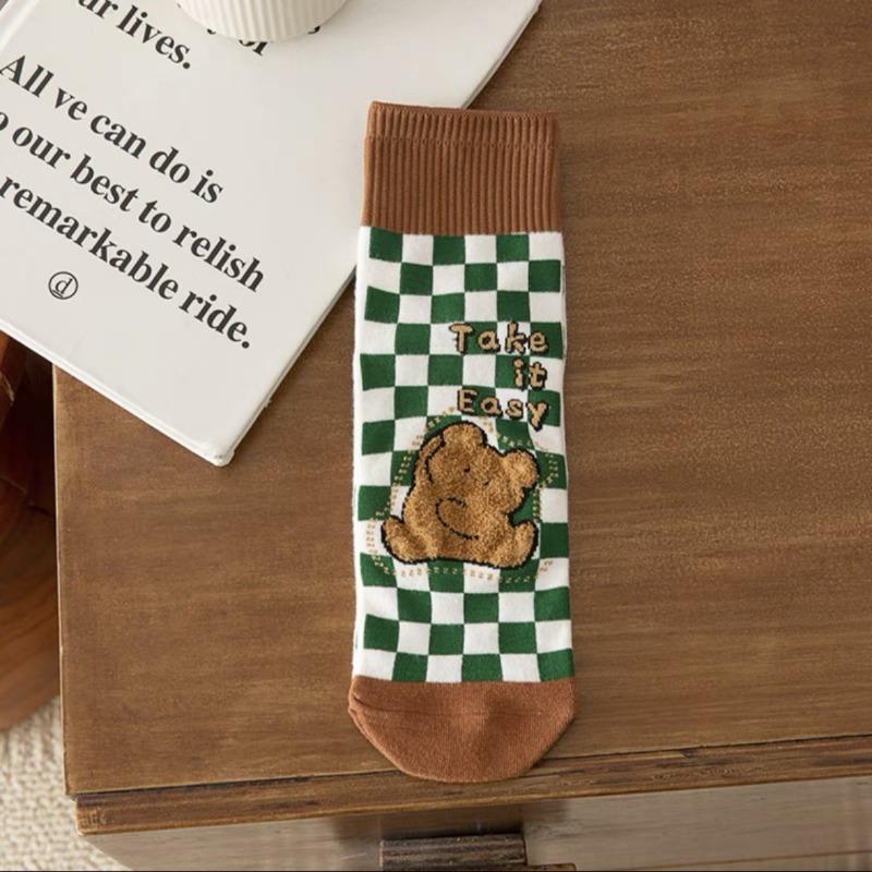 Милые носки с маленьким мишкой, мультяшный шахматный узор, школьный стиль, универсальные хлопковые носки, модные короткие носки