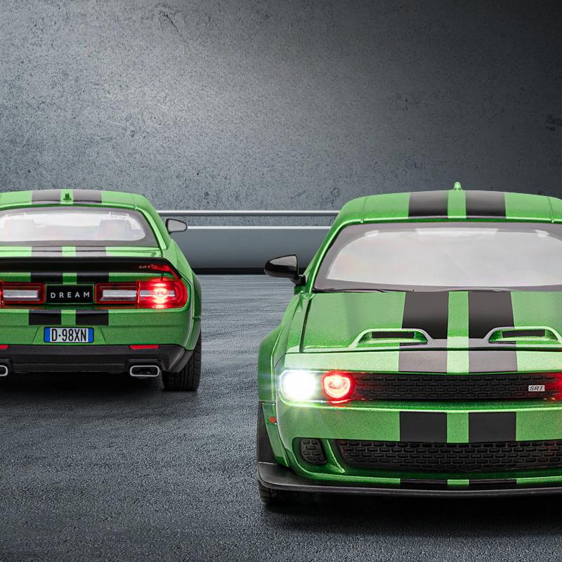 1:22 Challenger Srt Hellcat Демонические Глаза Литой Металлический Модель Автомобиля Игрушка Оттянуть Назад Суперкар Свет Звук Игрушки Для Детей