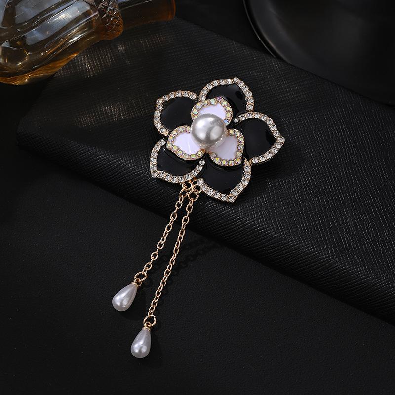 Elegant Alloy Butterfly Brooch with Rhinestone Flowers and Tassel for Women's Balls