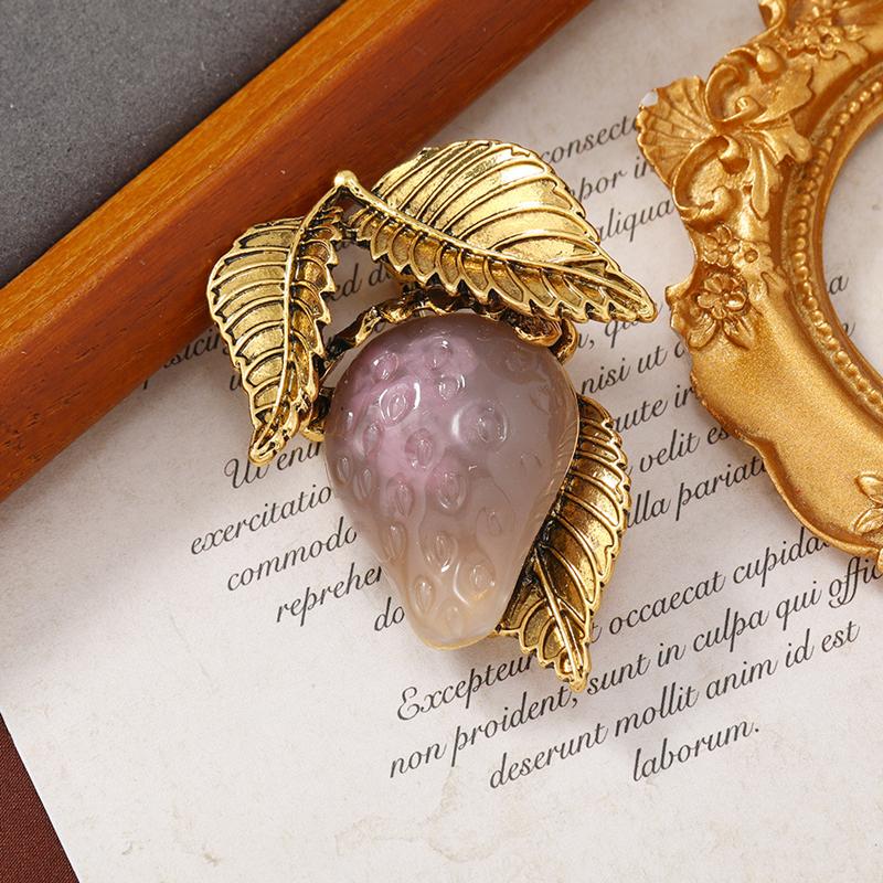 Женские классические желейные броши из смолы с клубникой, булавки, модные фрукты, креативный дизайн, костюм, офисные булавки для женщин, подарок на Новый год