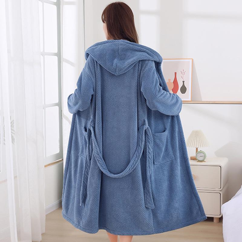 Четыре сезона Мерау Халат из кораллового флиса с капюшоном: Плотное, носимое банное полотенце с перекрестной завязкой и длинными рукавами.