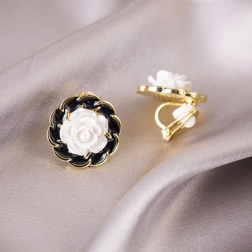 Универсальные легкие роскошные клипсы для ушей без проколов, повседневные высококачественные треугольные клипсы для ушей, универсальные женские серьги