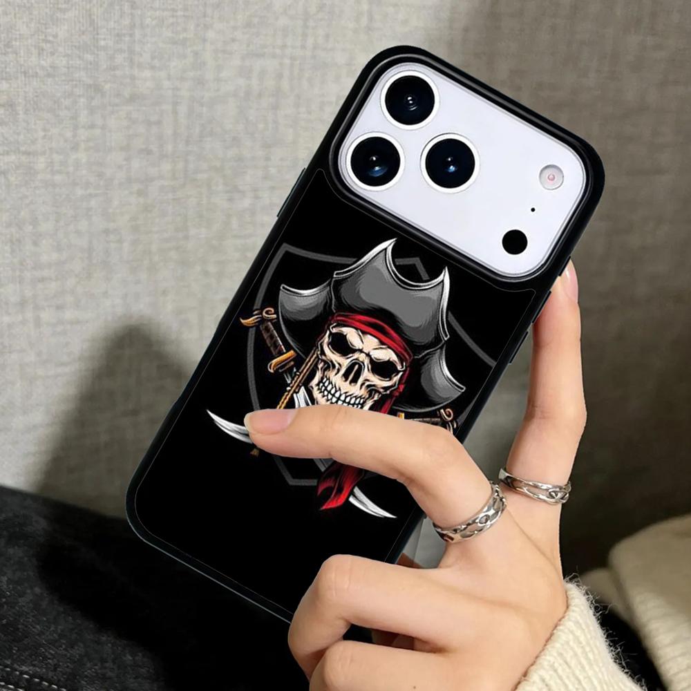 Capa Case for iPhone 17 Air 16 Pro Max 15 Plus 11 13 Mini 14 12 Back Phone Cover Pirate Skull