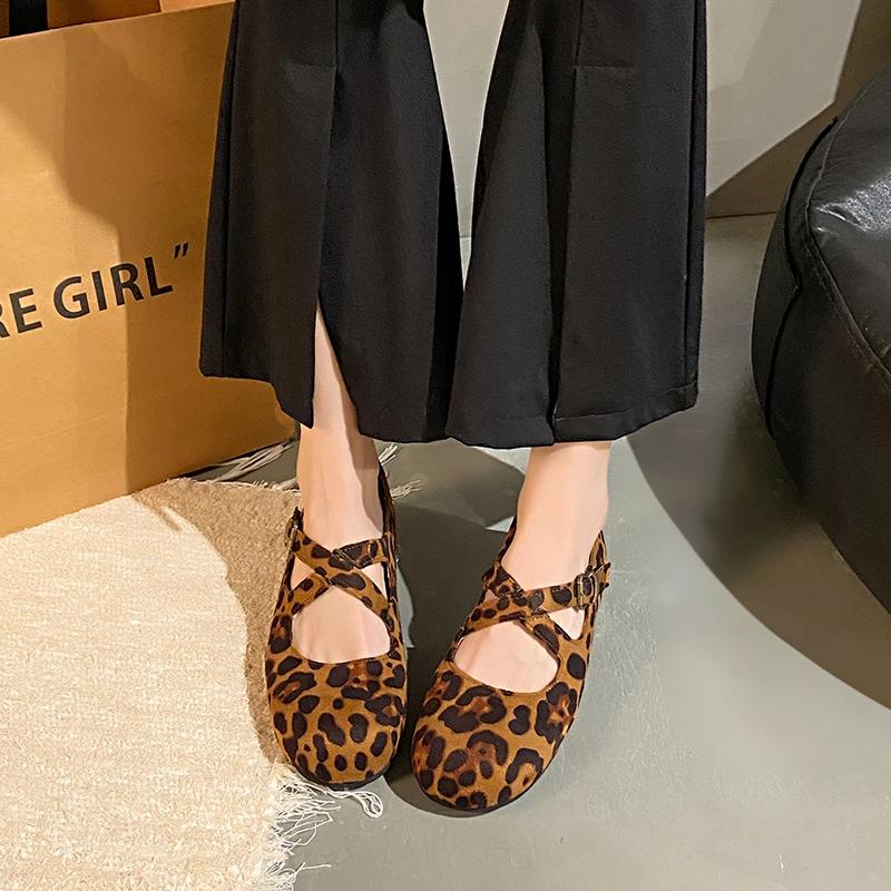 Fashion Women's Shoes 2025 Buckle Strap Women's Flats Fashion Leopard Print Outdoor Slip-Resistant Casual New Round Toe Flat Low Heels
