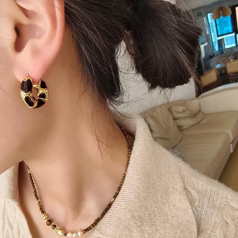 New Vintage Enamel Color Metal Texture Small Circle Hoop Earrings For Women Trendy Gold Plated Statement Ear Buckle Creative Jewelry