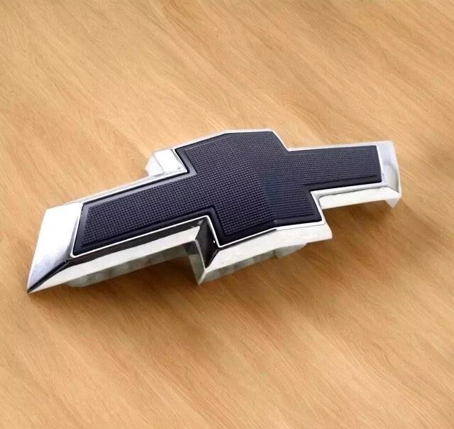 Серебристо-черная бабочка с логотипом Chevy Значок для Chevrolet Camaro 2014-2024 Значок на решетку радиатора Значок на задний багажник