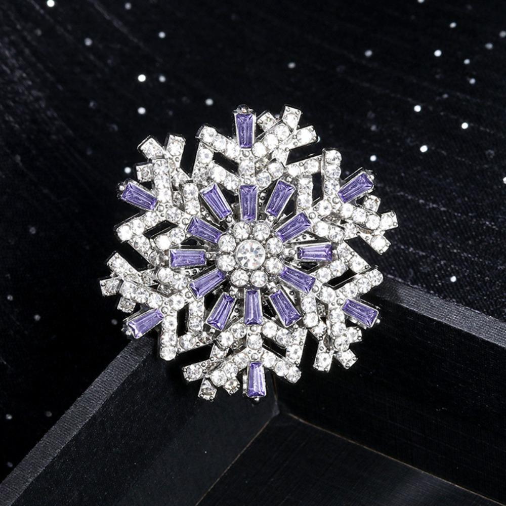 Sparkling Creative Snowflake Pin Rhinestone Zinc Zinc Alloy Zircon Badge Valentine's Day