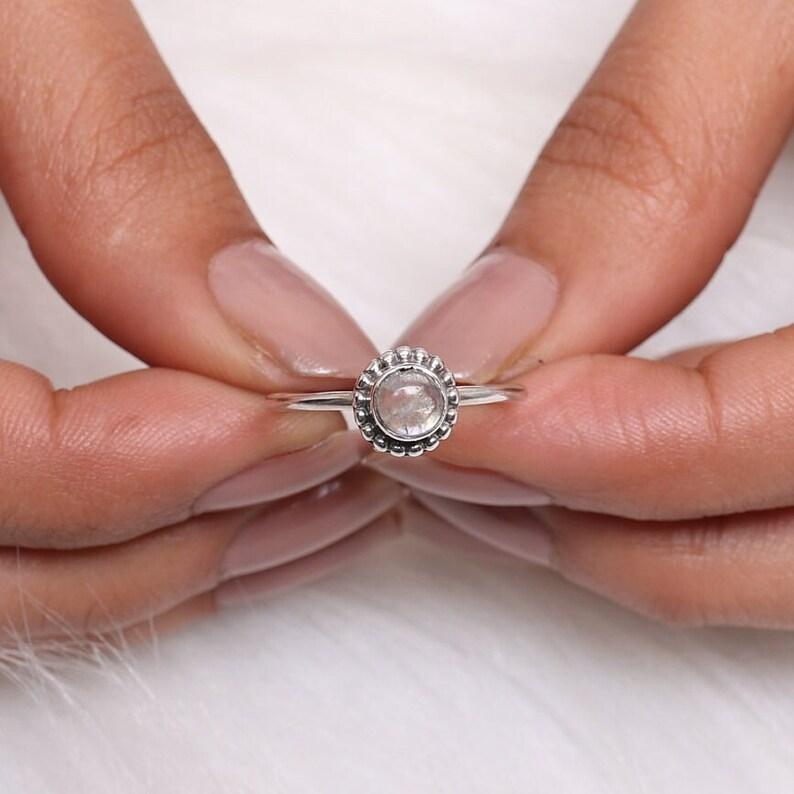 Круглое кольцо с лунным камнем, кольцо ручной работы, штабелируемое кольцо, подарок для нее, кольцо в стиле бохо, дизайнерское кольцо, серебряные украшения, серебро 925 пробы