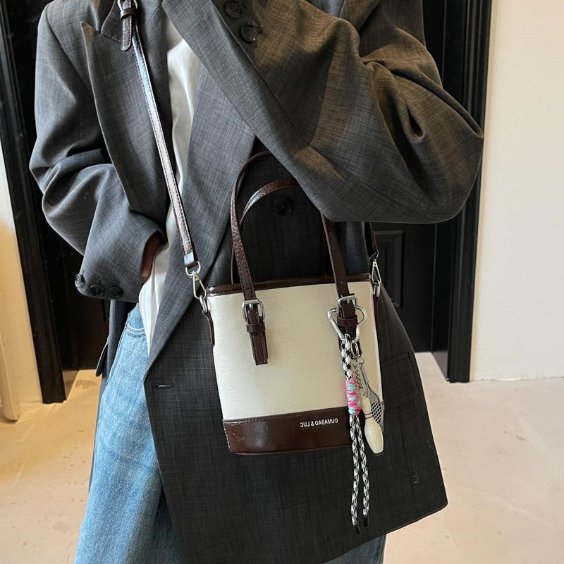 Retro Fashion Bucket Bag Women'S Winter Shoulder Oblique Span Bag Niche Casual Underarm Bag