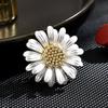 Simple And Elegant Small Daisy Brooch Female Brooch Accessories Cute And Versatile Collar Sweet And Charming Style