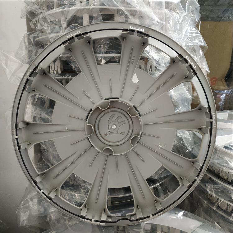 Индивидуальные колпаки на ступицу и чехлы на колеса 15 дюймов для Skoda Rapid