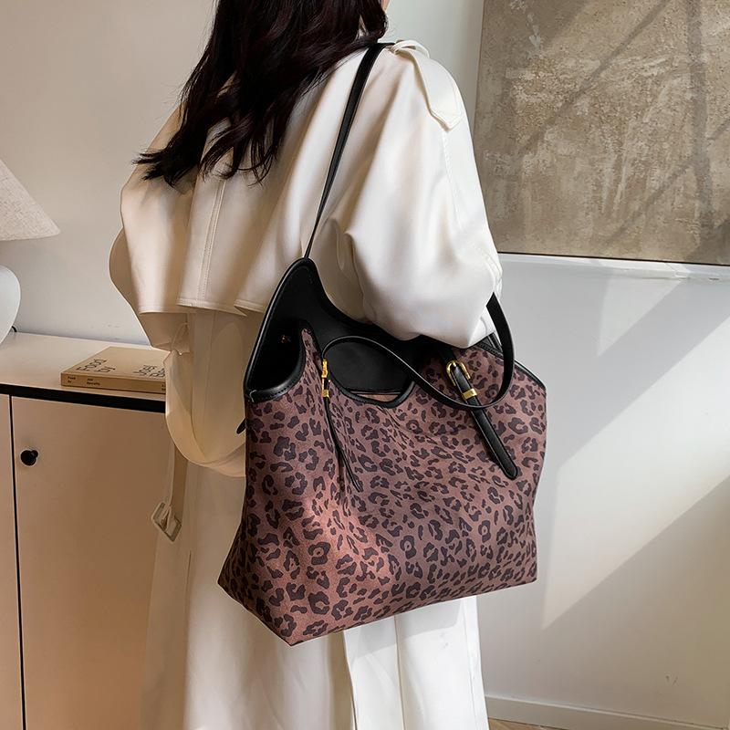 Fashion large-capacity leopard print tote bag 2025 autumn and winter new work commuter armpit bag casual shoulder bag