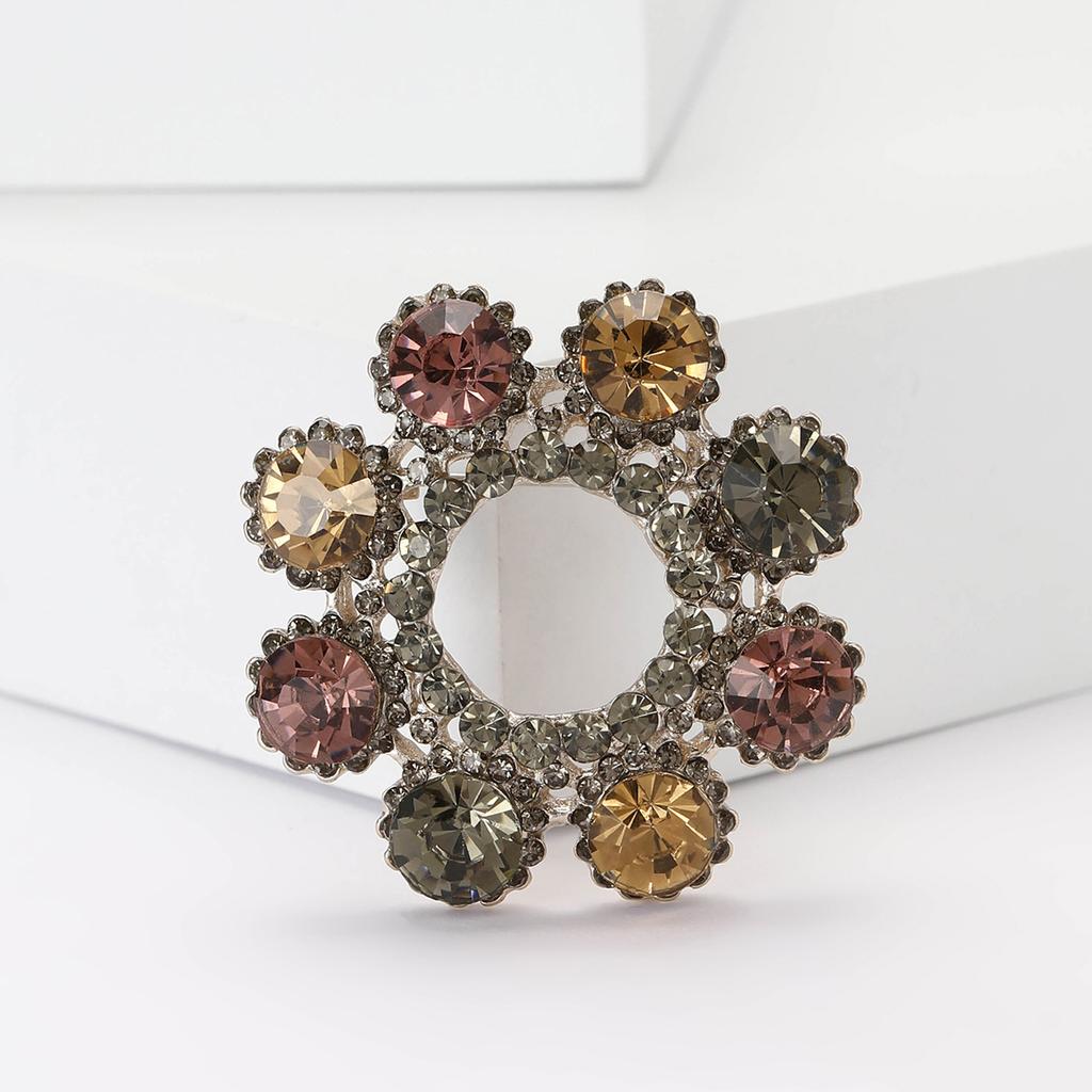 Fashion Alloy Rhinestone Wreath Brooch Vintage Ladies Shawl Coat Corsage Ornament Pin