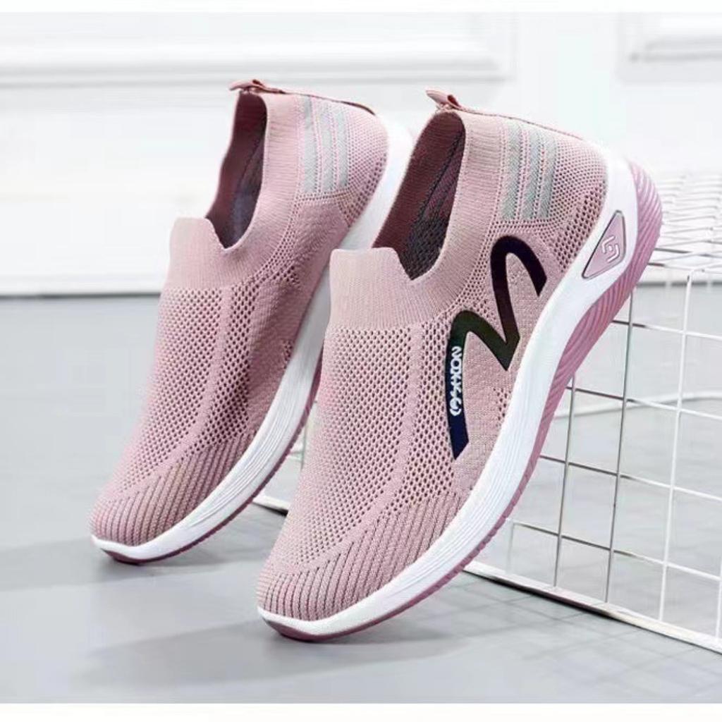 2025 New Style Shoes Casual Men Shoes Soft Sole Breathable Fashionable Light Slipper Women Shoes Single-layer Shoes