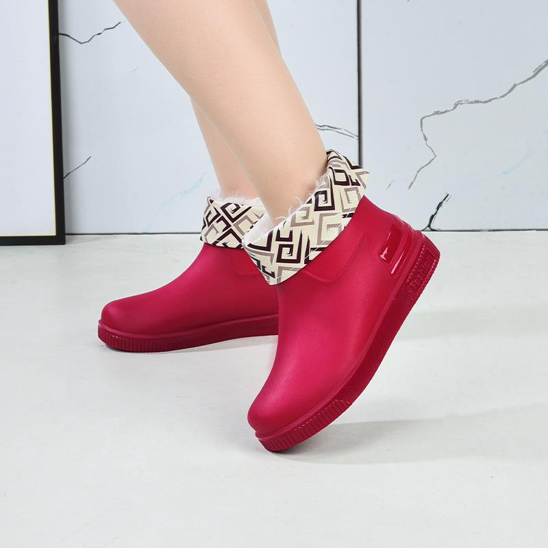 Fashion low tube rain shoes new women's wear waterproof and non-slip outdoor pvc velvet rain boots women's overshoes