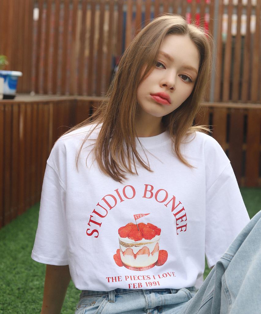 BONIEE Strawberry Cake Graphic Loose T-Shirt White