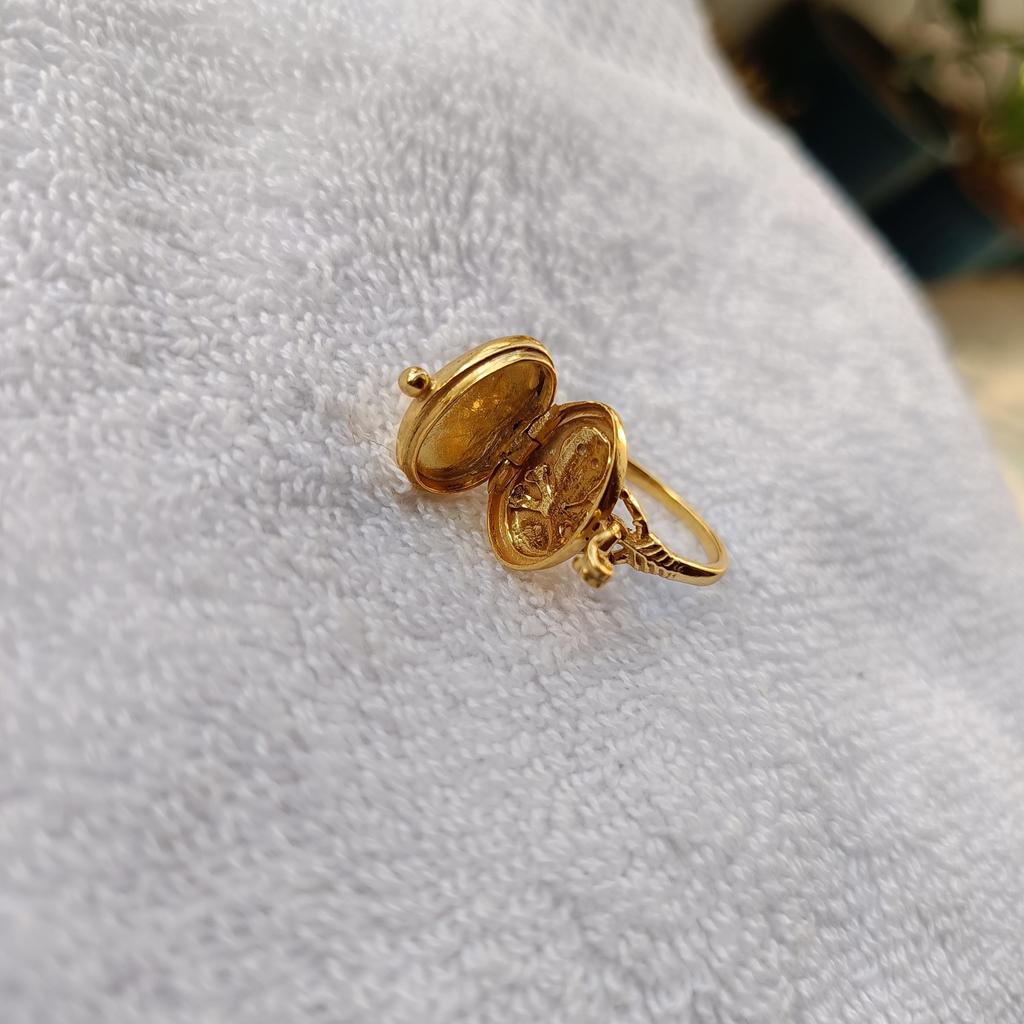 Кольцо с ядом в виде черепа из ракушек каури, кольцо с ядом из золота из ракушек каури, кольцо с ядом из ракушек ручной работы, кольцо с ядом в виде отделения для лекарств. Подарок для нее,