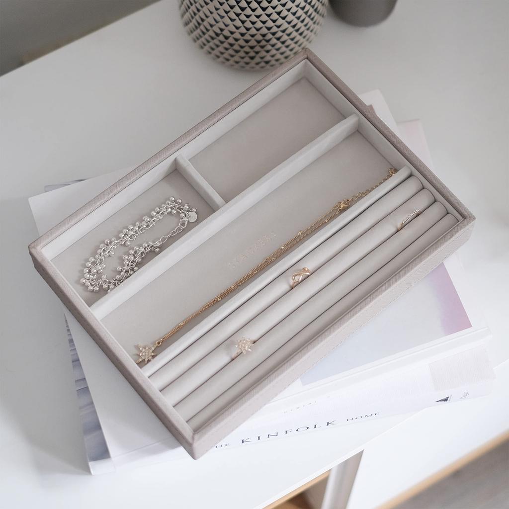 STACKERS LONDON Классический 4-секционный браслет-кольцо для многослойного ношения Греж/Стаккерс Тауп Классический 4-секционный