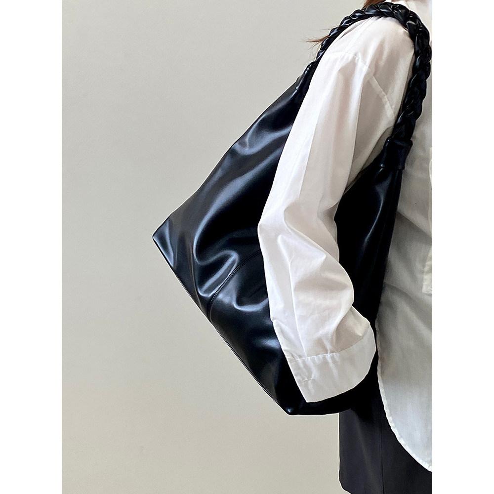 IELGY Retro Simple Commuter Tote Bag Portable One-Shoulder Underarm Female Bag