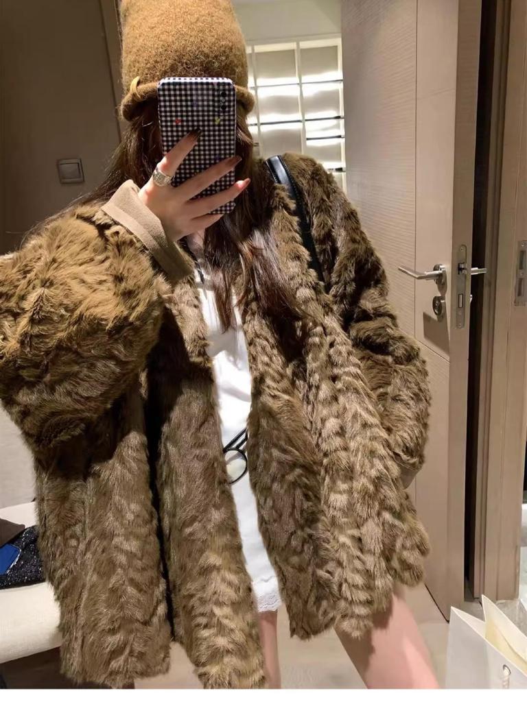 Женское пальто средней длины из искусственного меха норки и замши - Зимнее пальто оверсайз ленивого стиля с крашеными кончиками