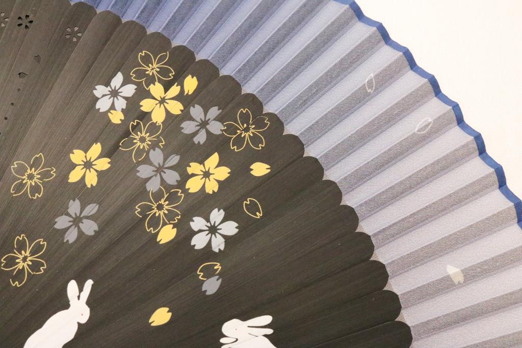 Matsumi Kogei Асахио Складной веер Кролик и цветущая вишня Синий Черный 161301