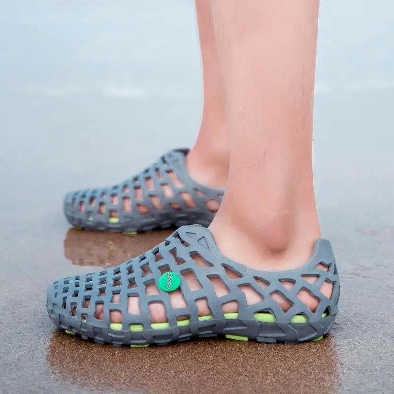 Модные полые мужские сандалии для пары, пляжные дырчатые туфли, плоские оригинальные стили 2025, новая мода, размер 41, удобная распродажа, мужская обувь