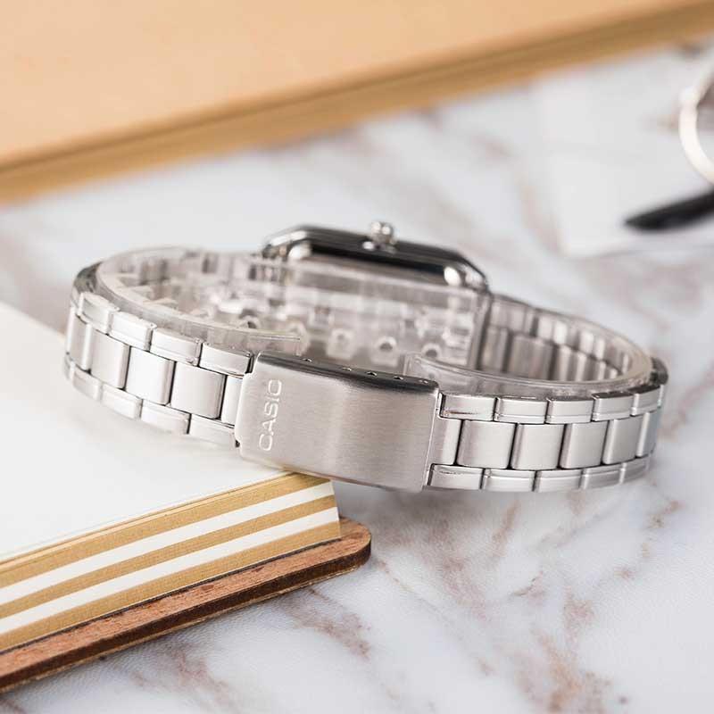 Casio Standard Series Retro Square Watch Quartz Movement Stainless Steel Strap Women watches Silver LTP-V007D-2E