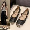 Китайские французские туфли Мэри Джейн 2025 новый весенний стиль универсальный темперамент мелкий вырез с ремешком квадратный носок туфли-бини