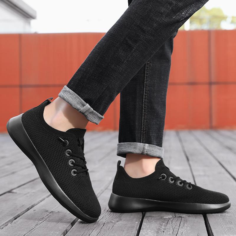 Ultra-light,breathable,lightweight and Comfortable Casual Walking Shoes,for Both Men and Women.One-piece Sports and Casual Shoes