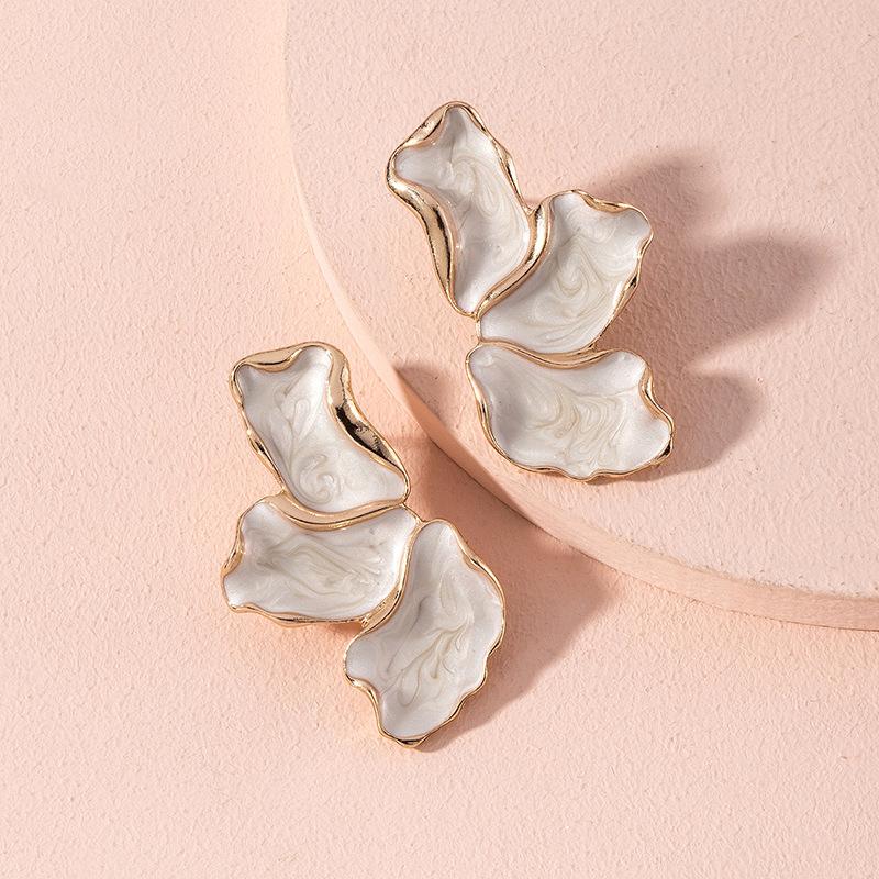Нерегулярные металлические кремовые серьги-гвоздики Eanmel с лепестками, серьги-гвоздики с цветком для женщин, тяжелый дизайн, новый стиль, модные свадебные украшения, аксессуары для вечеринок, подарки