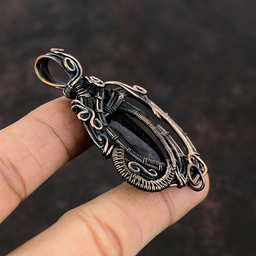 Черный кулон с рутилом Кулон из медной проволоки Кулон из настоящего драгоценного камня Ювелирные изделия с черным рутилом Кулон ручной работы Медные украшения Подарок на годовщину