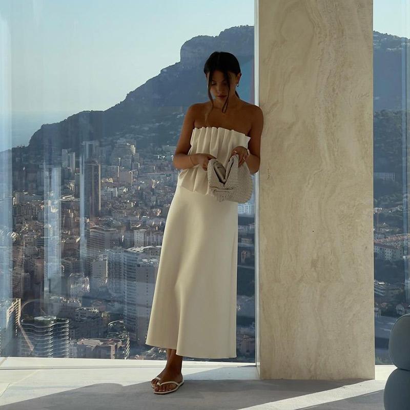 Белое плиссированное платье без бретелек, однотонное, с открытыми плечами, с защипами, модное, стройнящее, женское, пляжное, элегантное, длинное, для отдыха на пляже