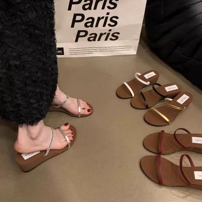 Модная женская обувь Женские тапочки Уличные мюли на каблуке с перекрестной шнуровкой на танкетке Роскошные шлепанцы 2025 Высокое лето Дизайнерские скандалы