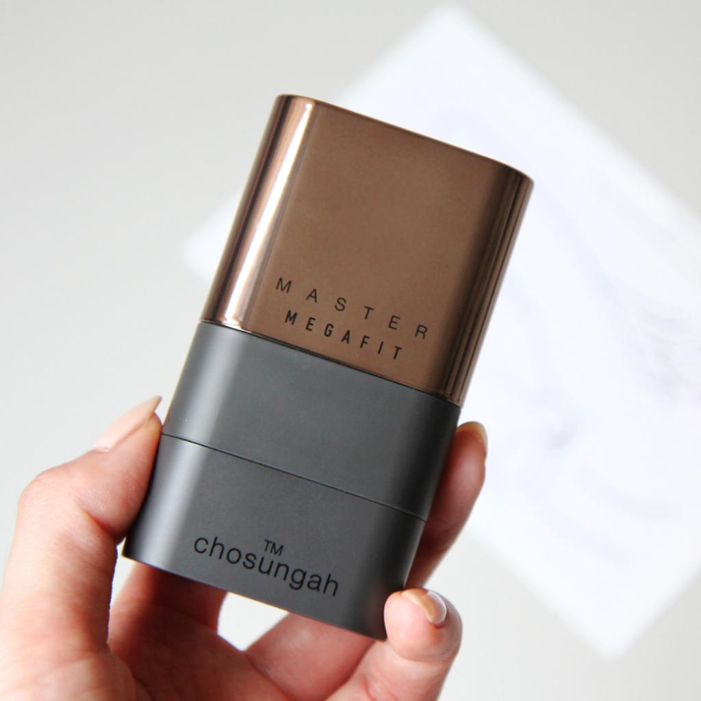[CHOSUNGAH] Тональная основа-стик Mega Fit Master Glow SPF50+ PA++++ 16 г
