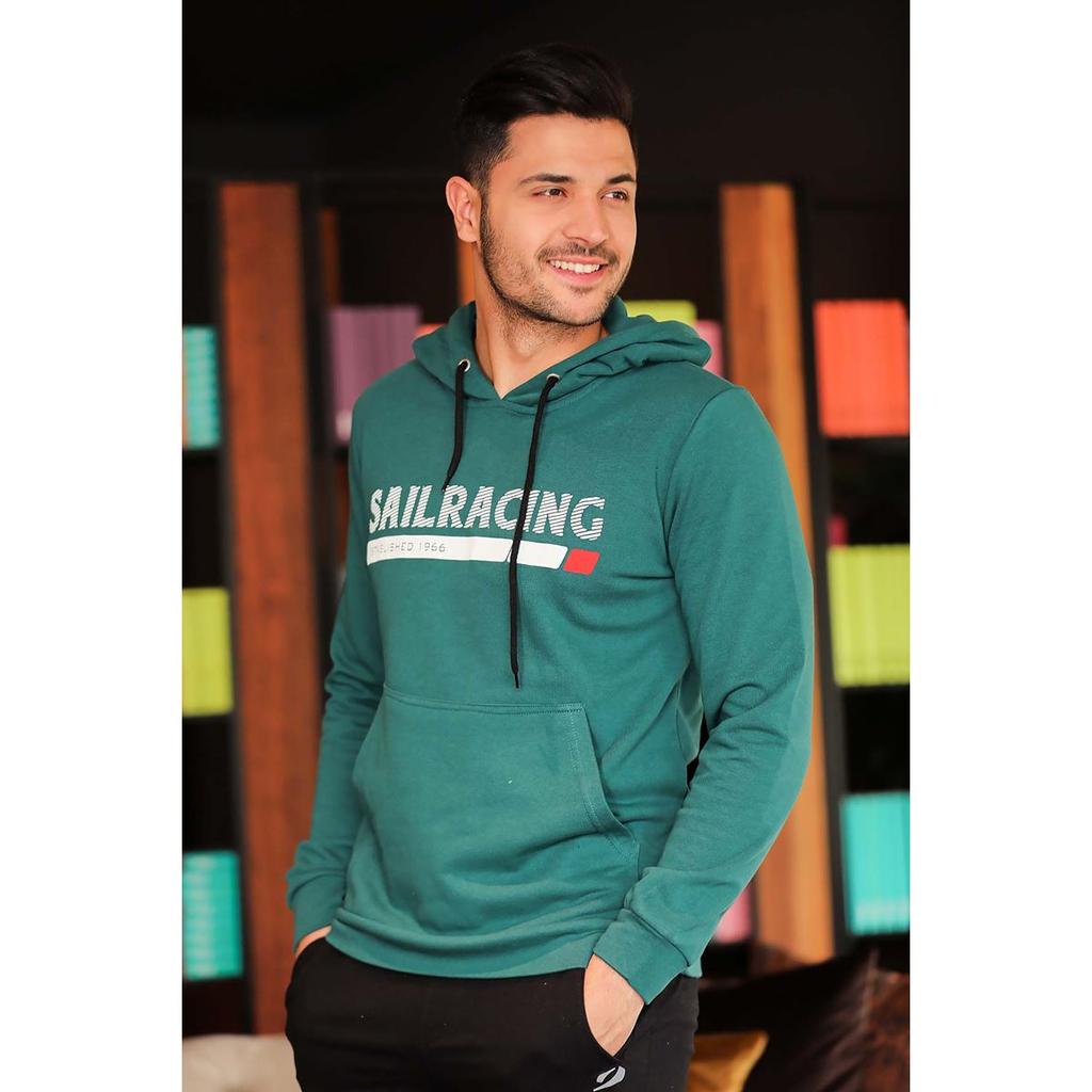 Зеленый мужской свитер с капюшоном и принтом