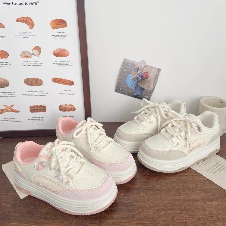 Высококачественные белые туфли на толстой подошве для женщин, весна 2025, новые шикарные нишевые туфли в корейском стиле с низким верхом, дышащие студенческие туфли для сноуборда