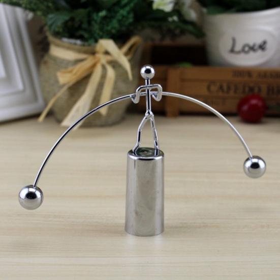 Мини Баланс Маятник Человек Металл Тяжелая Атлетика Утюг Неваляшка Колыбель Игрушка Домашний Декор