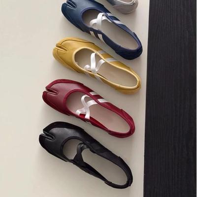 Версия из коровьей кожи~ Французские балетки Мэри Джейн с перекрестными ремешками и раздельным носком на плоской подошве из новой кожи для женщин