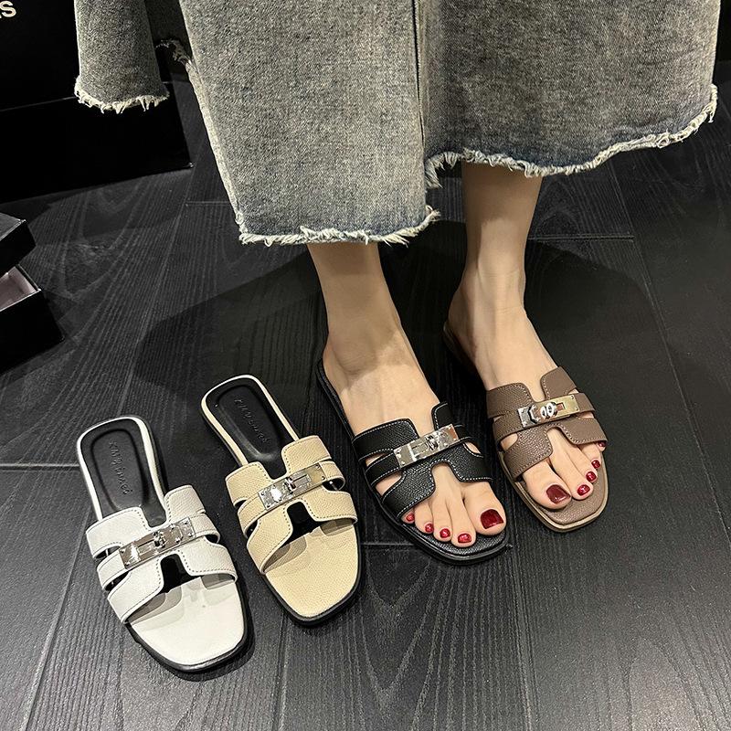 Flat-bottomed Slippers Women's 2025 Summer New Fashion and Versatile Outer Wear One-word Sandals Internet Celebrity Popular Beach Shoes