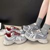 Ретро кроссовки для папы женские 2025 весна новые на толстой подошве легкие супер огонь универсальные маленькие повседневные спортивные туфли