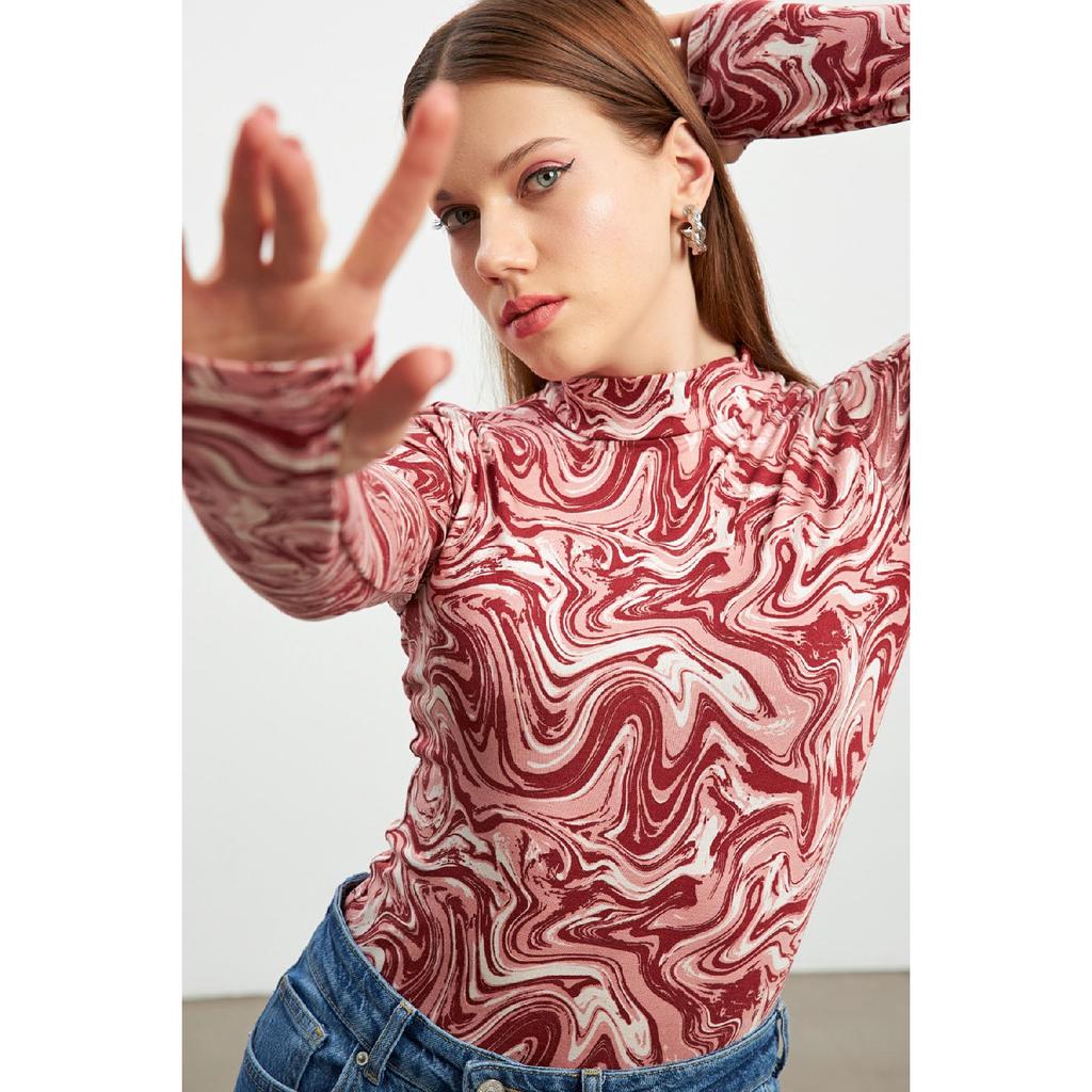 Женское черное боди с деталями на пальцах