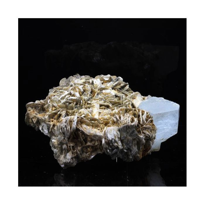 Pierres et Minéraux. Aigue-Marine + Mica. 735.5 ct. Nagar, Gilgit-Baltistan, Pakistan.