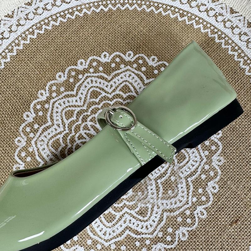 Модная женская обувь на плоской подошве Весна и Осень Неглубокие 2025 Новые Лакированная кожа Женская обувь Заостренный Мэри Джейн Ретро Большой размер Обувь на плоской подошве