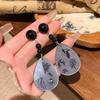 Серьги-веера с черным жемчугом в винтажном стиле для женщин: Элегантные ретро-ювелирные изделия