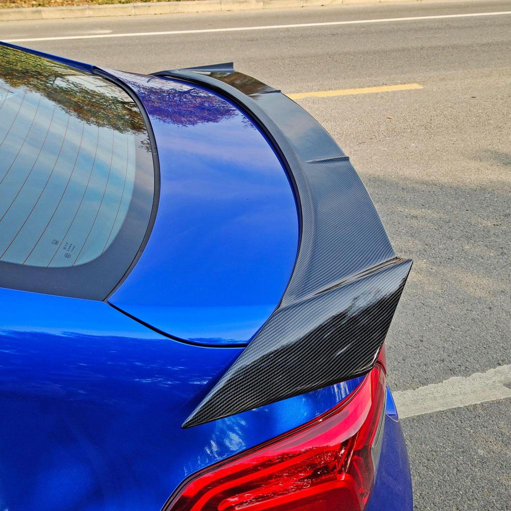 Улучшения для Honda Civic 11-го поколения 2022 года: передний сплиттер, задний спойлер, диффузор, жалюзи, задний бампер.